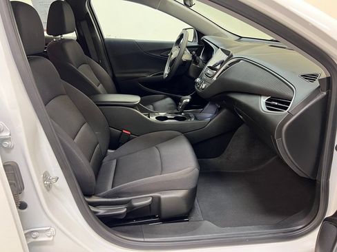 Used 2025 Chevrolet Malibu LS FWD image 33