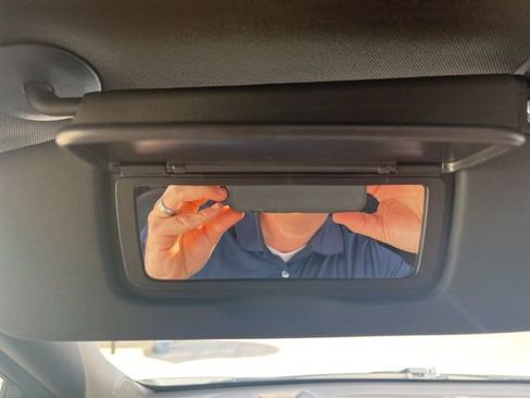 Used 2025 Chevrolet Trax RS w/ Sunroof Package image 36