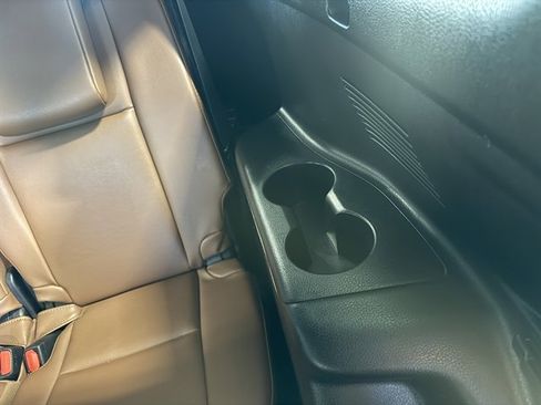 Used 2019 Toyota Highlander Limited image 17