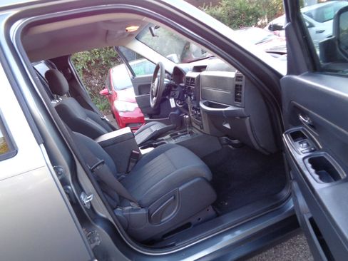 Used 2012 Jeep Liberty Sport image 15