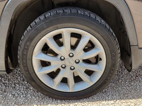 Used 2014 Jeep Cherokee Limited w/ Technology Group FWD image 7
