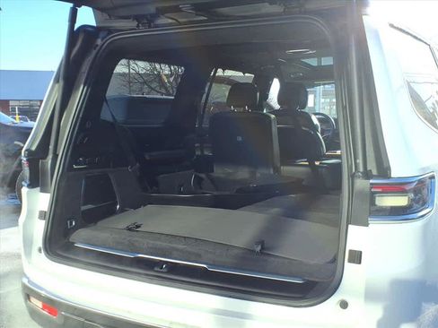 Used 2022 Jeep Grand Wagoneer Series III image 15