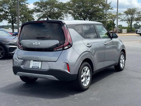 Certified 2025 Kia Soul LX w/ LX Technology Package FWD image 3