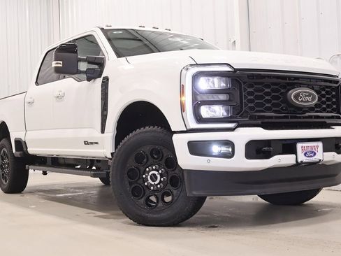New 2026 Ford F250 Lariat w/ Black Appearance Package image 44