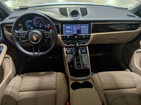 Certified 2025 Porsche Macan image 7
