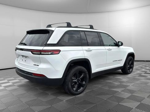 Used 2023 Jeep Grand Cherokee Limited w/ Black Appearance Package image 4