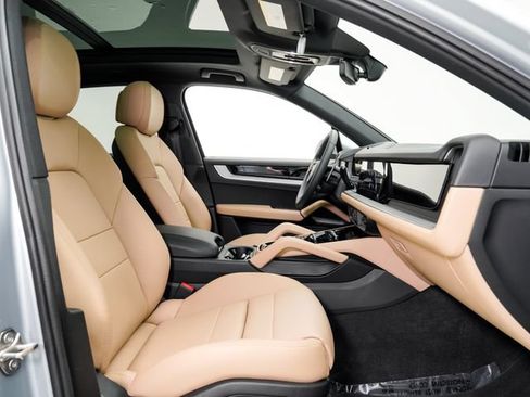 Certified 2026 Porsche Cayenne AWD/4WD image 22