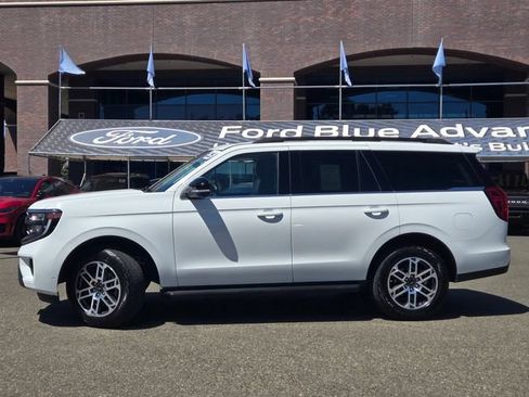 Certified 2025 Ford Expedition Active AWD/4WD image 7