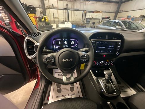 Used 2023 Kia Soul LX image 13
