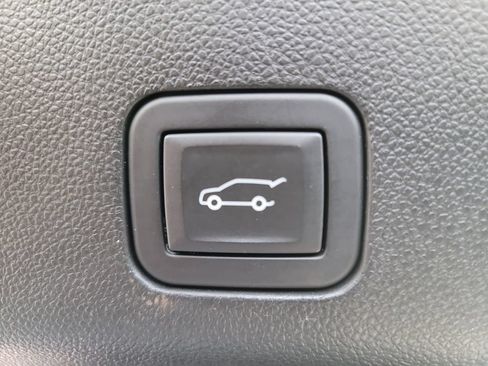 Used 2024 GMC Yukon XL AT4 w/ AT4 Premium Plus Package AWD/4WD image 12