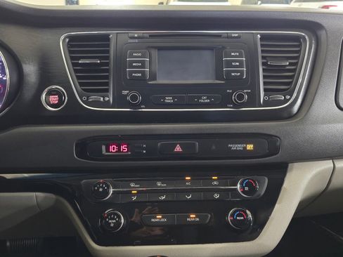 Used 2016 Kia Sedona LX w/ LX Essentials Premium Package image 25