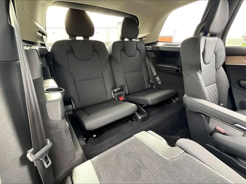 Used 2025 Volvo XC90 B5 Plus w/ Protection Package Premier image 31