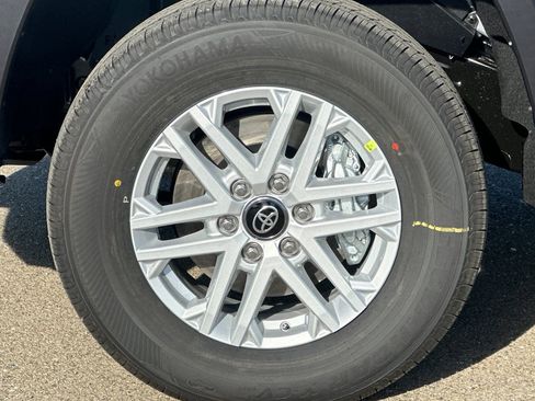 New 2026 Toyota Tundra SR5 AWD/4WD image 32