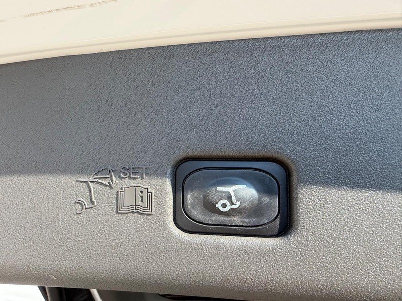 Used 2024 Lincoln Nautilus Premier AWD/4WD image 5