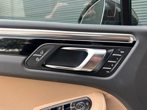 Certified 2023 Porsche Macan image 20