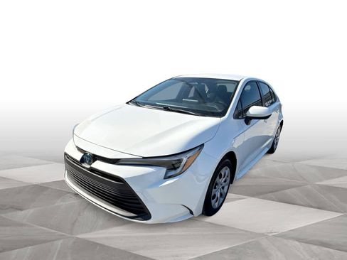 Used 2024 Toyota Corolla LE FWD image 4