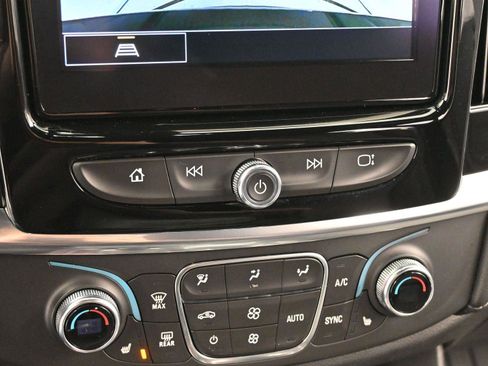 Used 2022 Chevrolet Traverse LT image 22