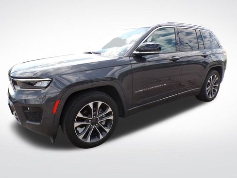 Used 2023 Jeep Grand Cherokee Overland AWD/4WD image 2