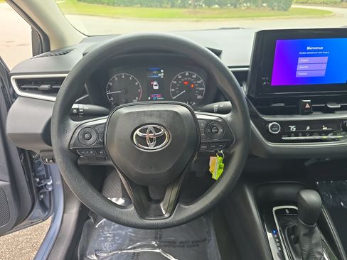 Used 2025 Toyota Corolla LE FWD image 15