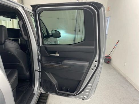 Used 2025 Toyota Tacoma Limited AWD/4WD image 34