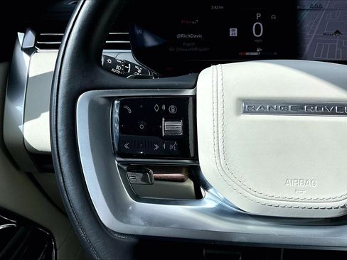 Used 2024 Land Rover Range Rover SE image 17