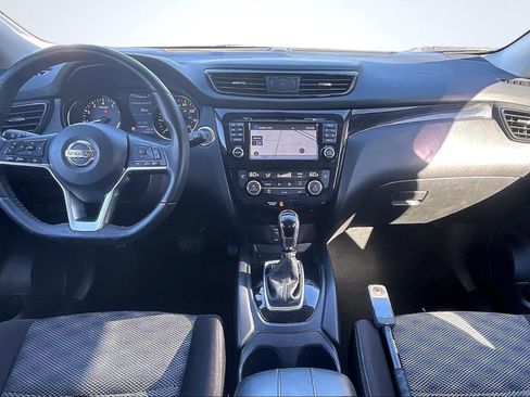 Used 2018 Nissan Rogue Sport SV w/ SV Technology Package image 16