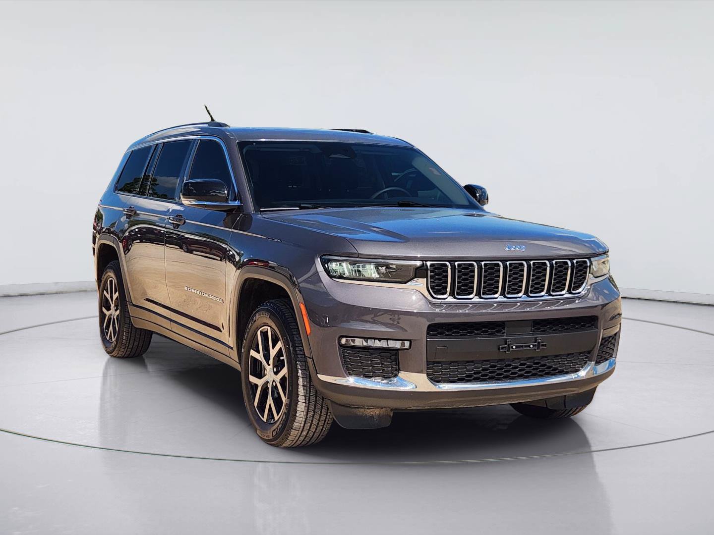 Used 2023 Jeep Grand Cherokee L Limited RWD image 3