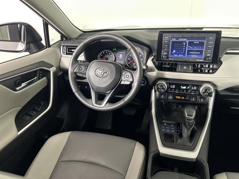 Used 2022 Toyota RAV4 XLE Premium image 41