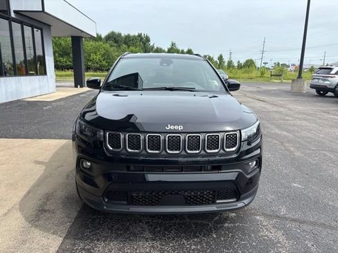 Used 2023 Jeep Compass Latitude AWD/4WD image 5