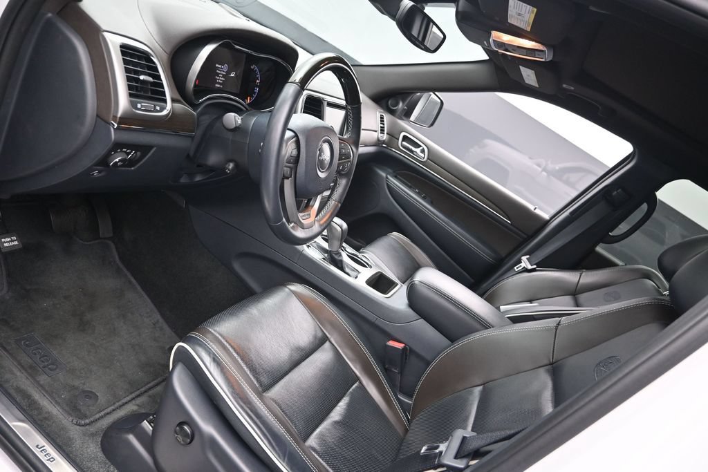 Used 2017 Jeep Grand Cherokee Overland w/ Jeep Active Safety Group RWD image 17