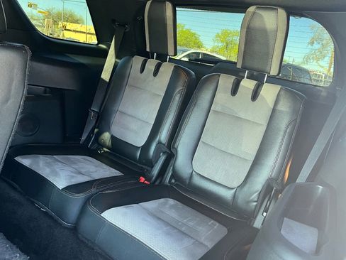 Used 2017 Ford Explorer XLT w/ Equipment Group 202A image 31
