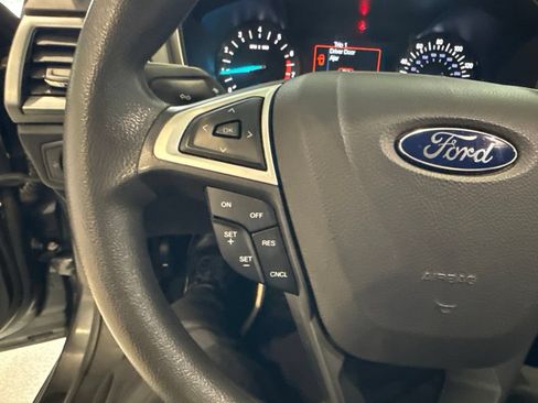 Used 2016 Ford Fusion SE FWD image 31