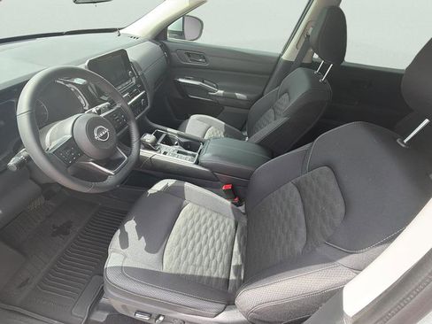 Used 2024 Nissan Pathfinder SV w/ SV Premium Package image 19