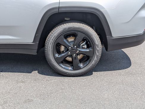 New 2025 Jeep Grand Cherokee L Limited w/ Luxury Tech Group II image 9