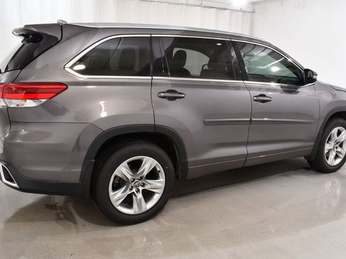 Used 2017 Toyota Highlander Limited FWD image 11