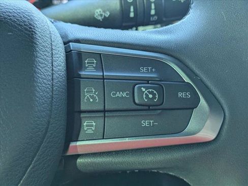 Used 2025 Jeep Compass Latitude w/ Convenience Group AWD/4WD image 6