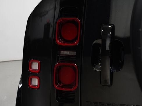 Used 2023 Land Rover Defender 110 X-Dynamic SE AWD/4WD image 10