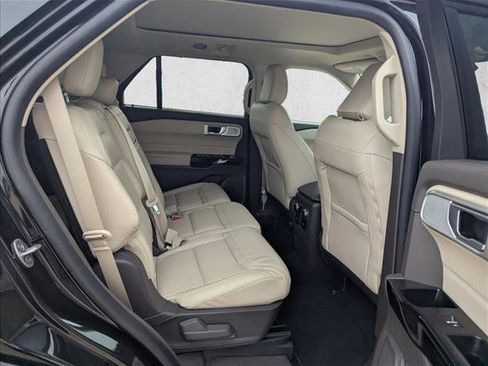 Used 2024 Ford Explorer Platinum w/ Technology Package image 18