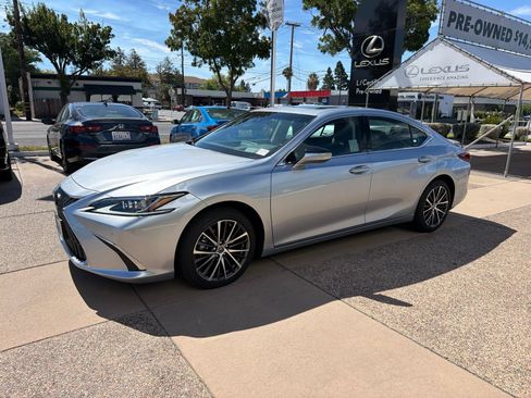 Used 2025 Lexus ES 300h w/ Premium Package FWD image 3