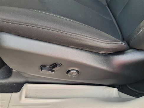 Used 2023 Chrysler Voyager LX FWD image 16