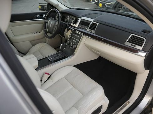 Used 2009 Lincoln MKS image 17