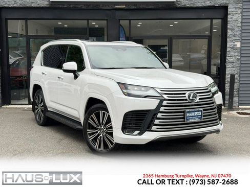 Used 2025 Lexus LX 600 4WD w/ Accessory Package (2T) image 2
