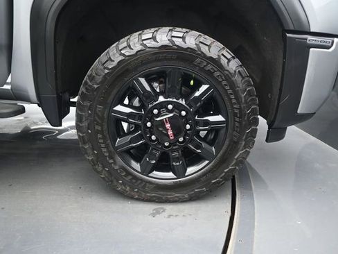 Used 2024 GMC Sierra 2500 AT4 w/ AT4 Premium Plus Package AWD/4WD image 18