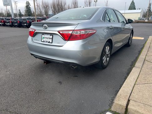 Used 2017 Toyota Camry SE image 15