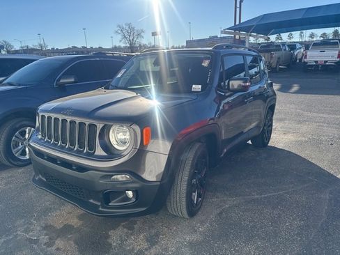 Used 2018 Jeep Renegade Altitude w/ UConnect 8.4 Nav Group image 3