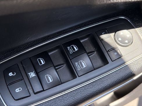 Used 2019 Chrysler 300 Touring w/ Sport Appearance Package RWD image 18