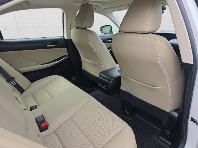Used 2018 Lexus IS 300 AWD w/ Comfort Package image 11