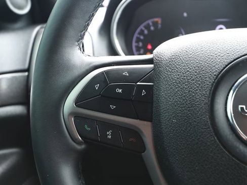 Used 2018 Jeep Grand Cherokee Altitude RWD image 13