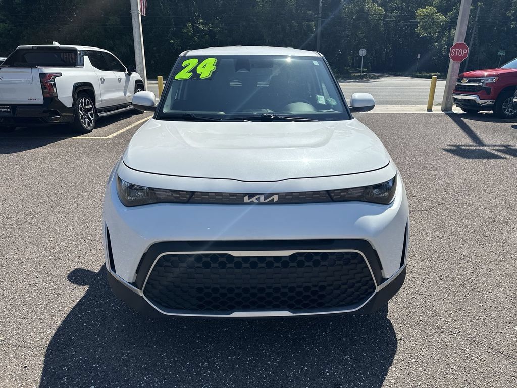 Used 2024 Kia Soul LX w/ Option Group 015 FWD image 11