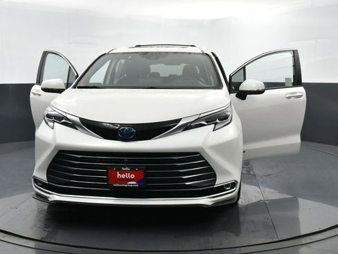 Used 2021 Toyota Sienna Platinum image 39